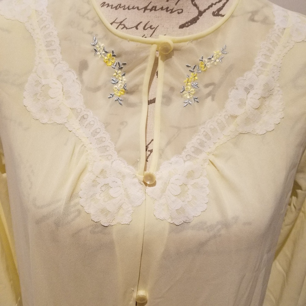 🌼Sears Nylon Long Robe